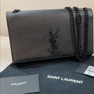 Yves Saint Laurent KATE MEDIUM CHAIN BAG INGRAIN DE POUDRE
LEATHER